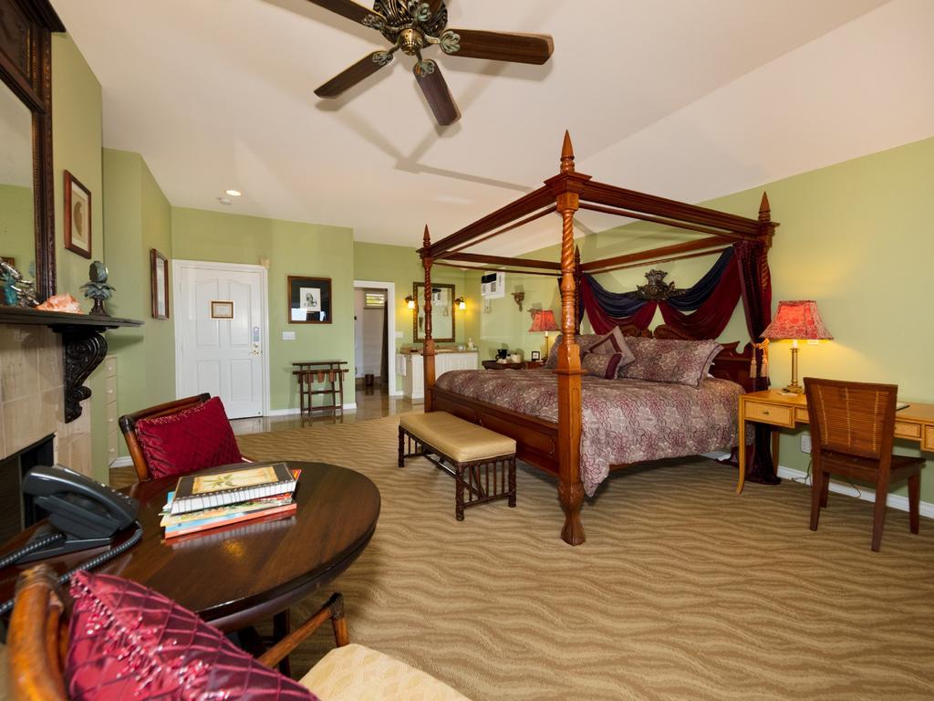 The Palms Cliff House Inn Honomu Extérieur photo